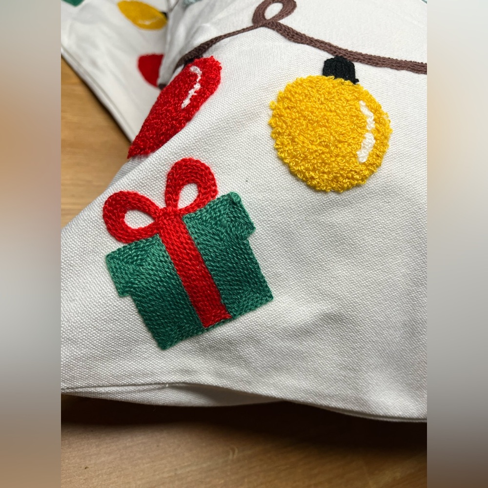 Festive Holiday Pillow Cases. Pillows not included. 1 set (2pcs). - Picture 5 of 10
